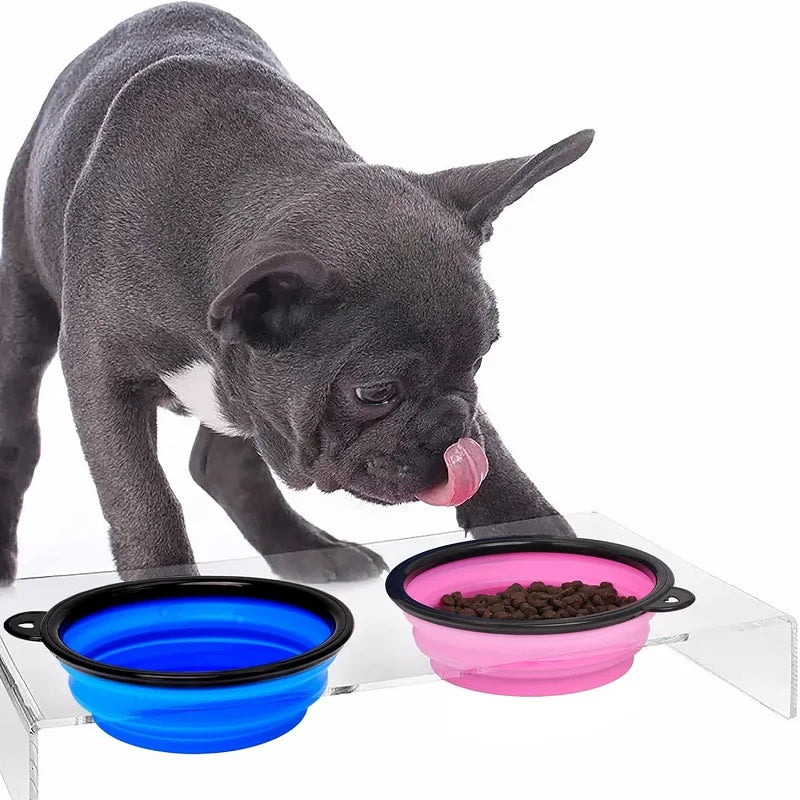 Faltbarer, tragbarer Silikon-Futternapf für Hunde, 2-in-1-Spender für Haustiere, ideal für Reisen mit Hund oder Katze, inklusive Karabinerhaken und Wasserbehälter.