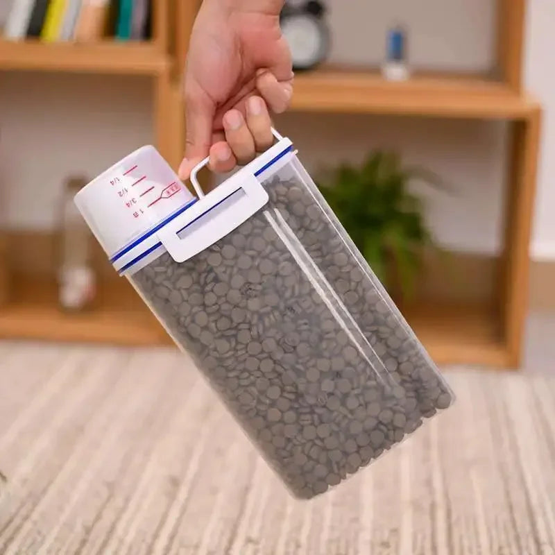 FreshLock 1.5kg/2kg Messbecher & Futterbehälter für Hunde und Katzen