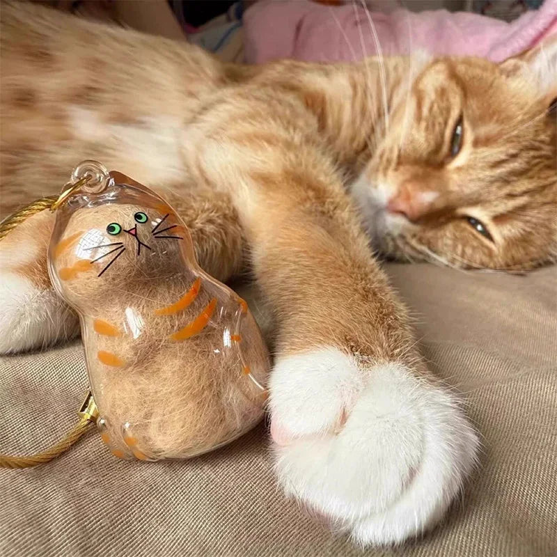 Pfoten-Erinnerung – Katzenförmiger Gedenk-Schlüsselanhänger mit Aufbewahrungsbehälter für Katzenhaare