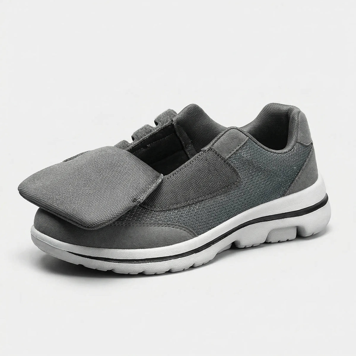 Orthopädischer Sneaker in Schwarz mit weiter Zehenbox – Außenansicht