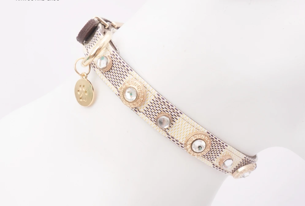 LuckyLuxe Clover Collar – Luxus-Halsband aus PU-Leder