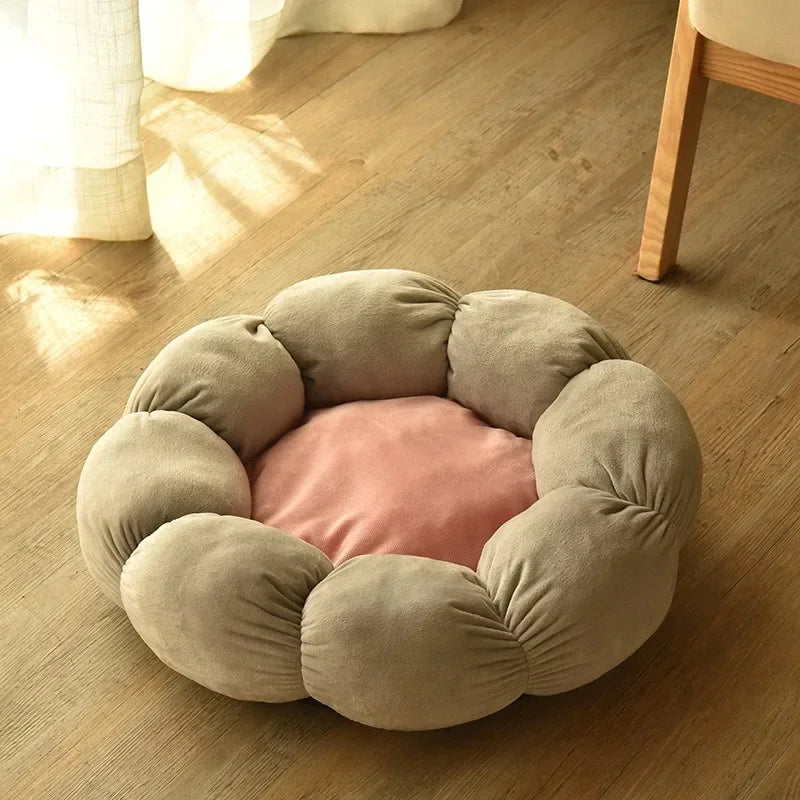 Blumenförmiges Hundebett – weicher Plüsch & wasserabweisend