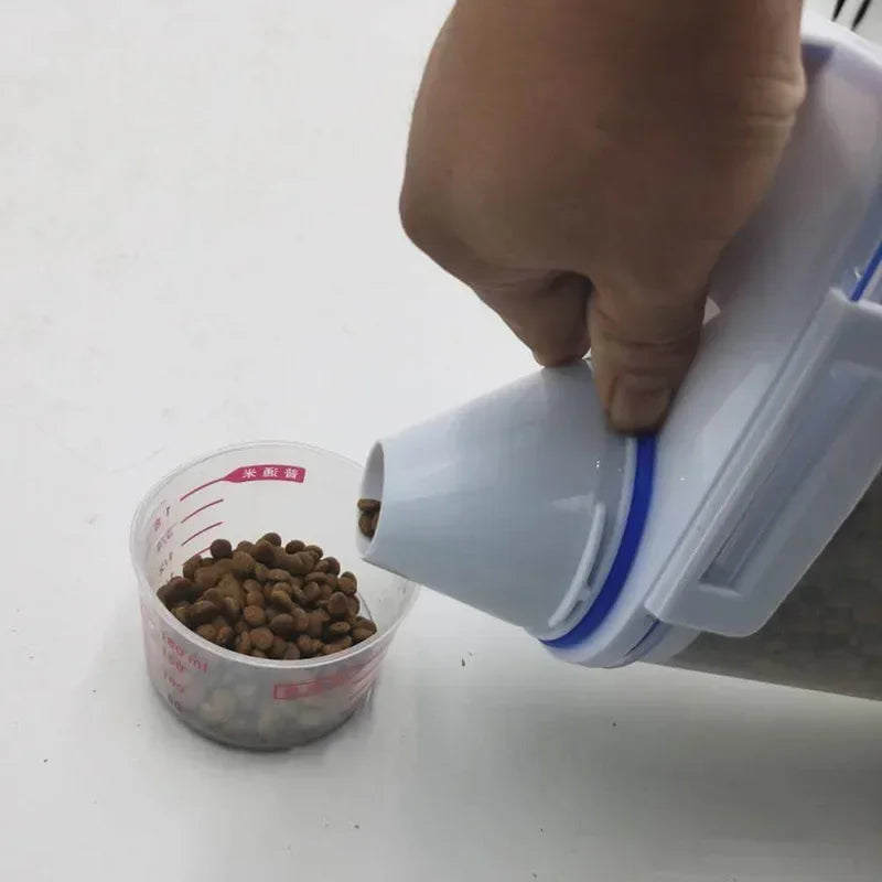 FreshLock 1.5kg/2kg Messbecher & Futterbehälter für Hunde und Katzen