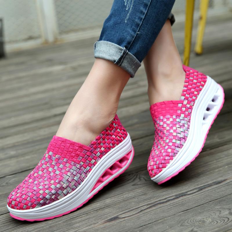 Avina Damen Sneakers Blau – Trageansicht beim Gehen