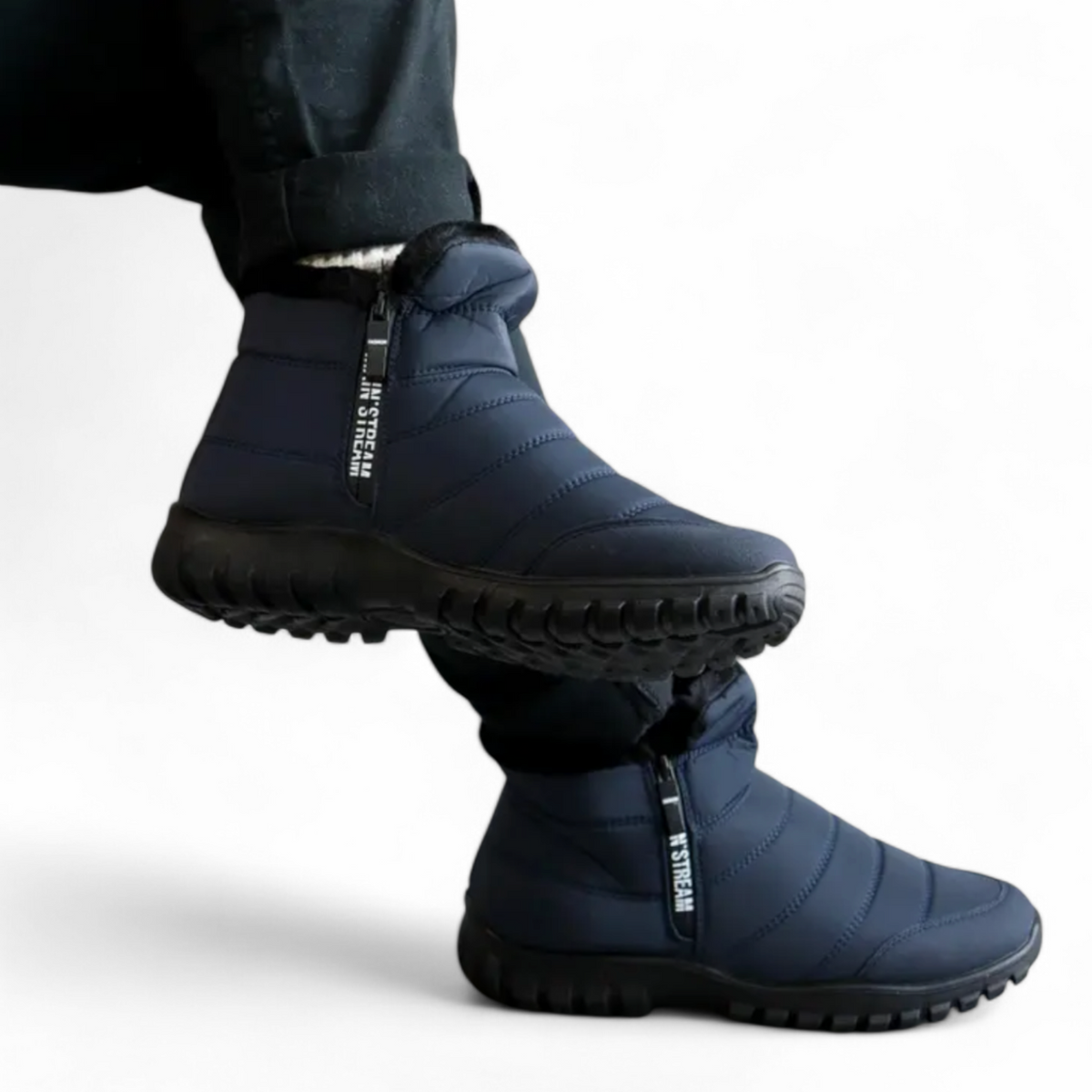 Warmes Plüschfutter im Inneren der orthopädischen Winterstiefel