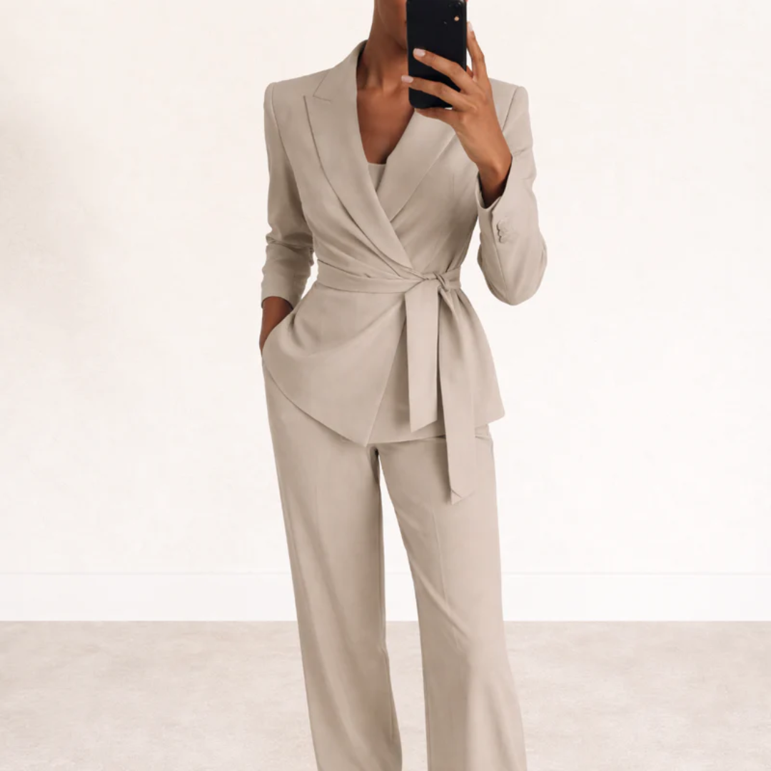 Greta Blazer-Set Detailansicht Gürtel und Revers