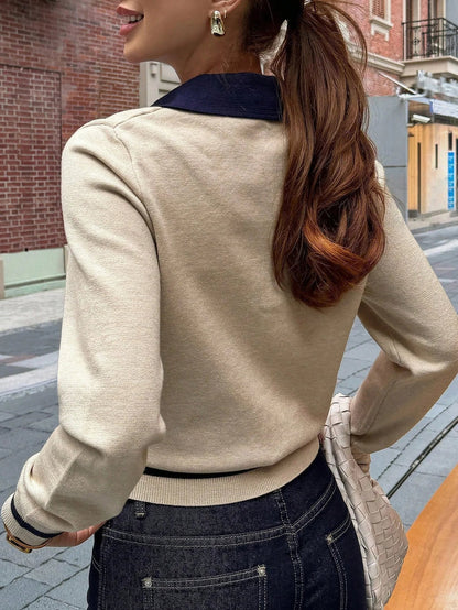 Herbst-Winter Stricktop für Damen – Khaki Colorblock, Detailansicht Kragen