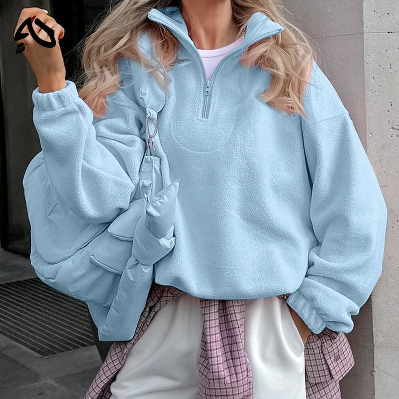 Fleece-Pullover in Kamel – weiche Textur Detailaufnahme