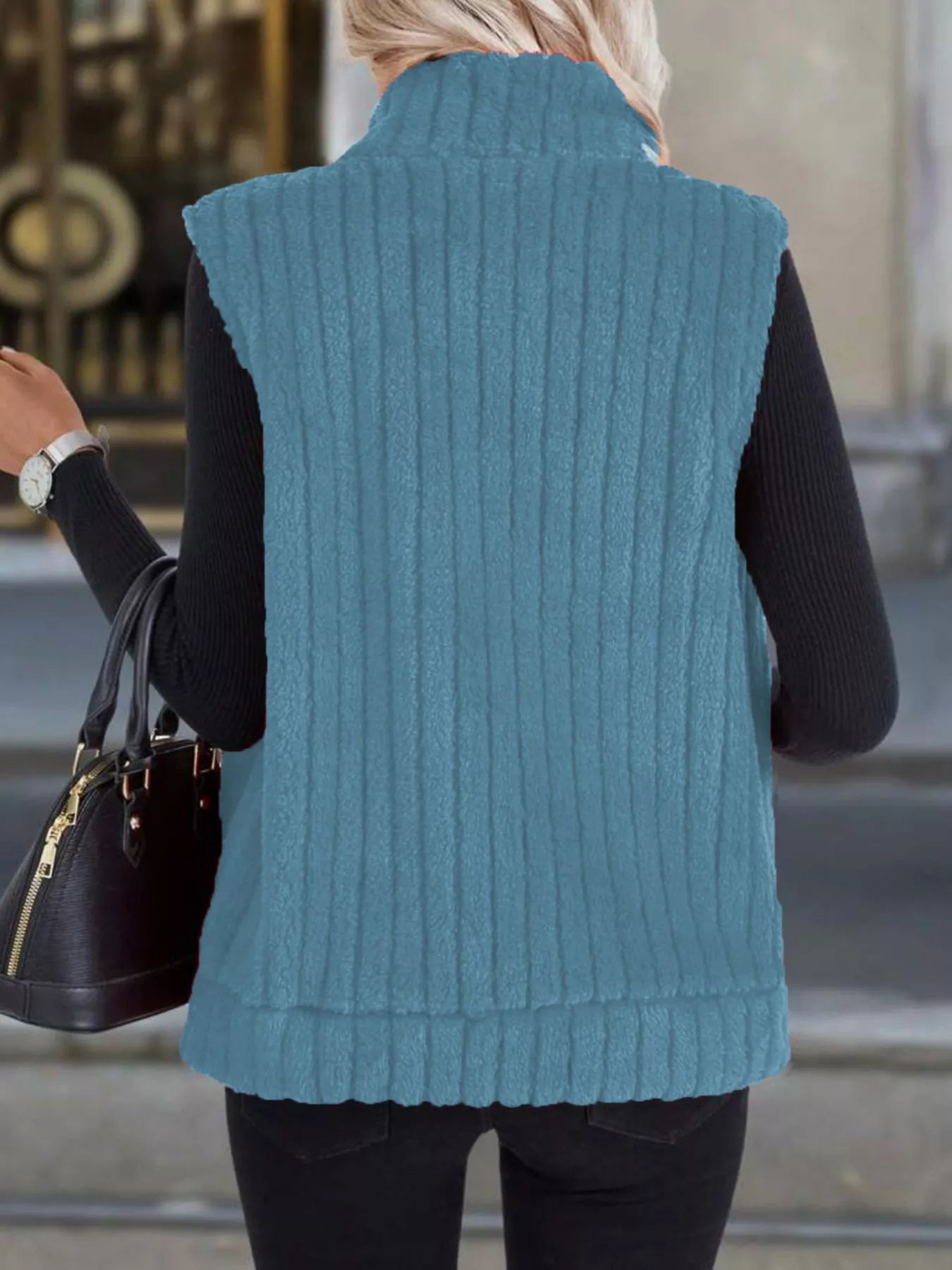 Fleece-Reißverschlussweste Damen Lila – Lifestyle-Aufnahme