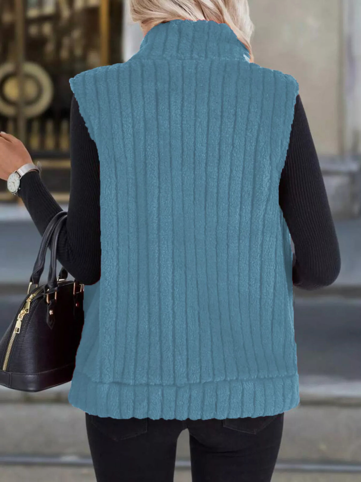 Fleece-Reißverschlussweste Damen Lila – Lifestyle-Aufnahme