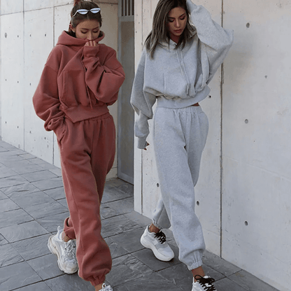 Damen Sportset mit Kapuzenpullover und Jogginghose in Hellgrau