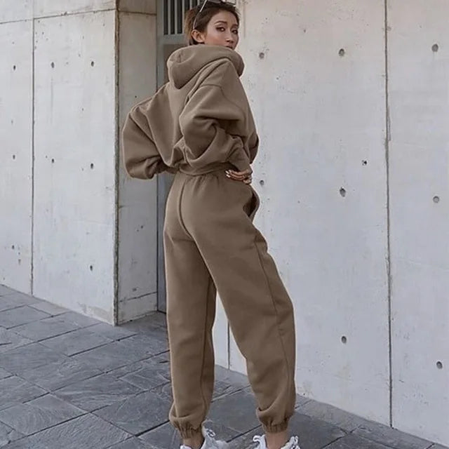 Damen Sportanzug Set – Seitenansicht mit moderner Passform