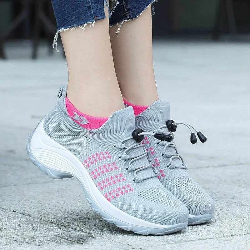 Damen Sneaker mit elastischem Mesh-Obermaterial in Schwarz-Blau