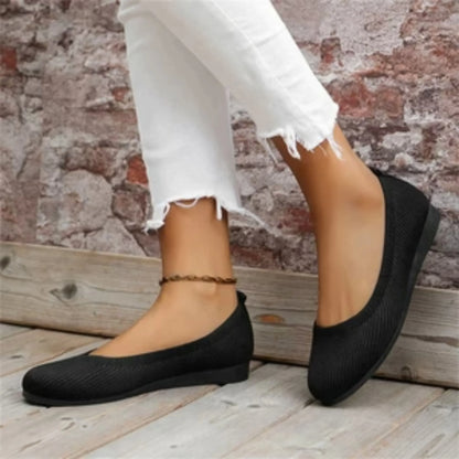 Lena Damen Slip-On Schuhe in Schwarz – rutschfest und gepolstert für den Alltag