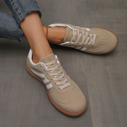 Berna Damen Sneaker beim Tragen – Komfort beim Gehen