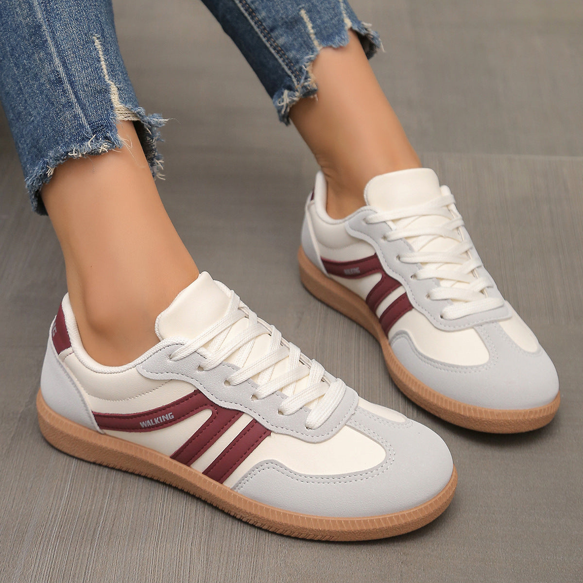 Nahaufnahme des atmungsaktiven Materials der Berna Orthopädischen Sneaker
