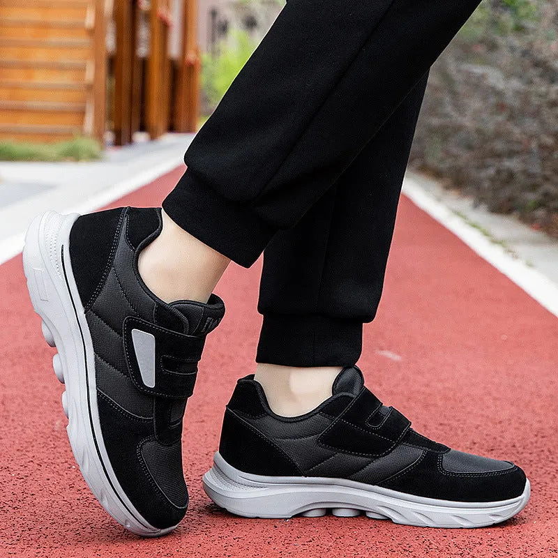 Nalia Sneaker Schwarz – Sohlenansicht mit Profilstruktur
