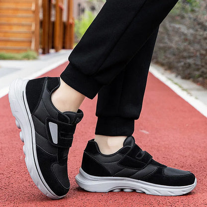 Nalia Sneaker Schwarz – Sohlenansicht mit Profilstruktur