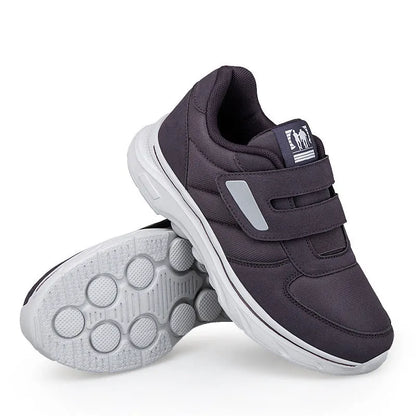 Nalia orthopädischer Sneaker getragen im urbanen Alltag