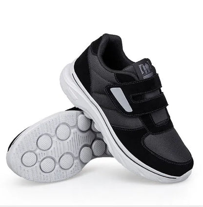 Seitenansicht des Nalia Sneakers mit atmungsaktivem Mesh-Obermaterial