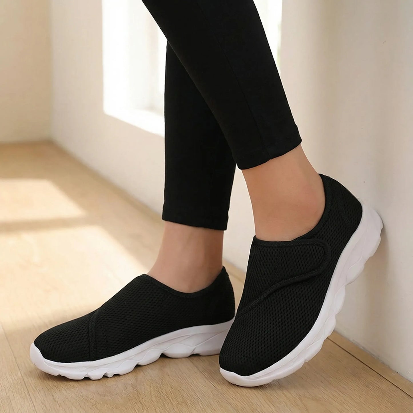 Brekka orthopädischer Walkingschuh Damen in Schwarz mit weiter Zehenbox