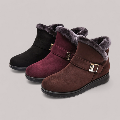 Detailaufnahme des plüschigen Kunstfell-Futters der warmen Damen-Stiefeletten