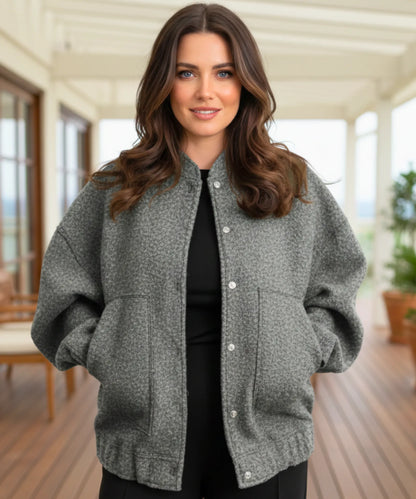 Damen Oversized Bouclé Bomber-Jacke – Rückenansicht