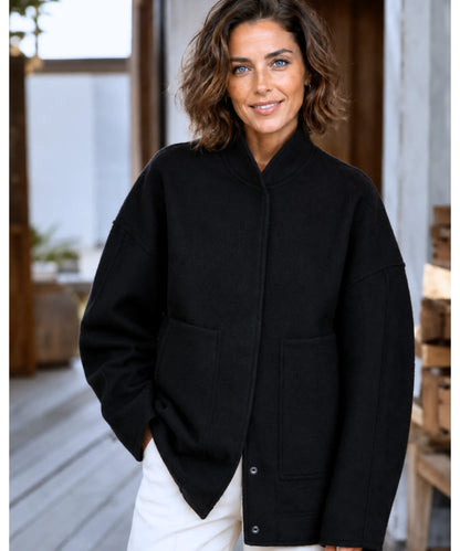 Seitenansicht Oversized Bouclé Bomber-Jacke in Olivgrün