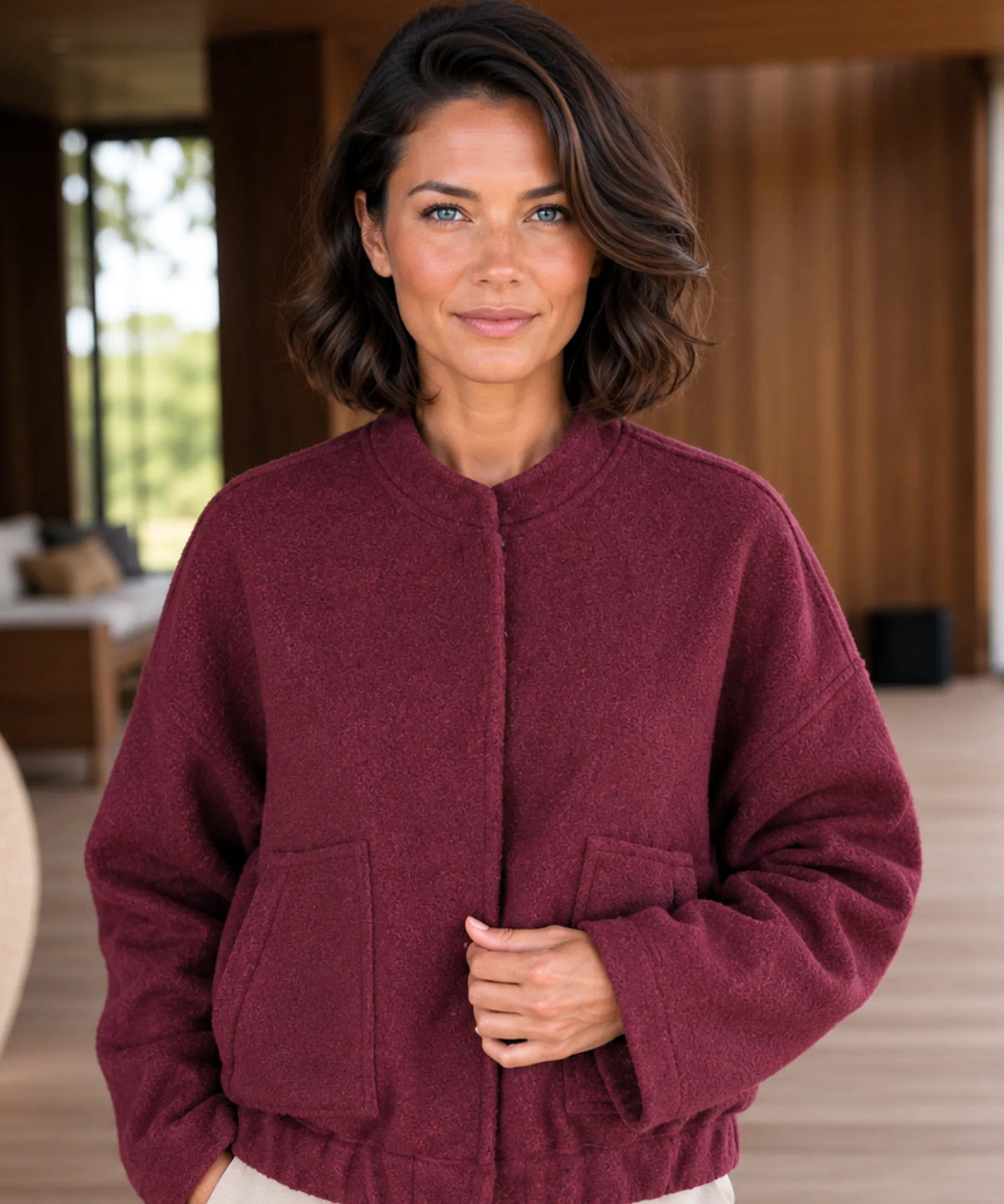 Damen Bouclé Bomber-Jacke in Grau – Frontansicht