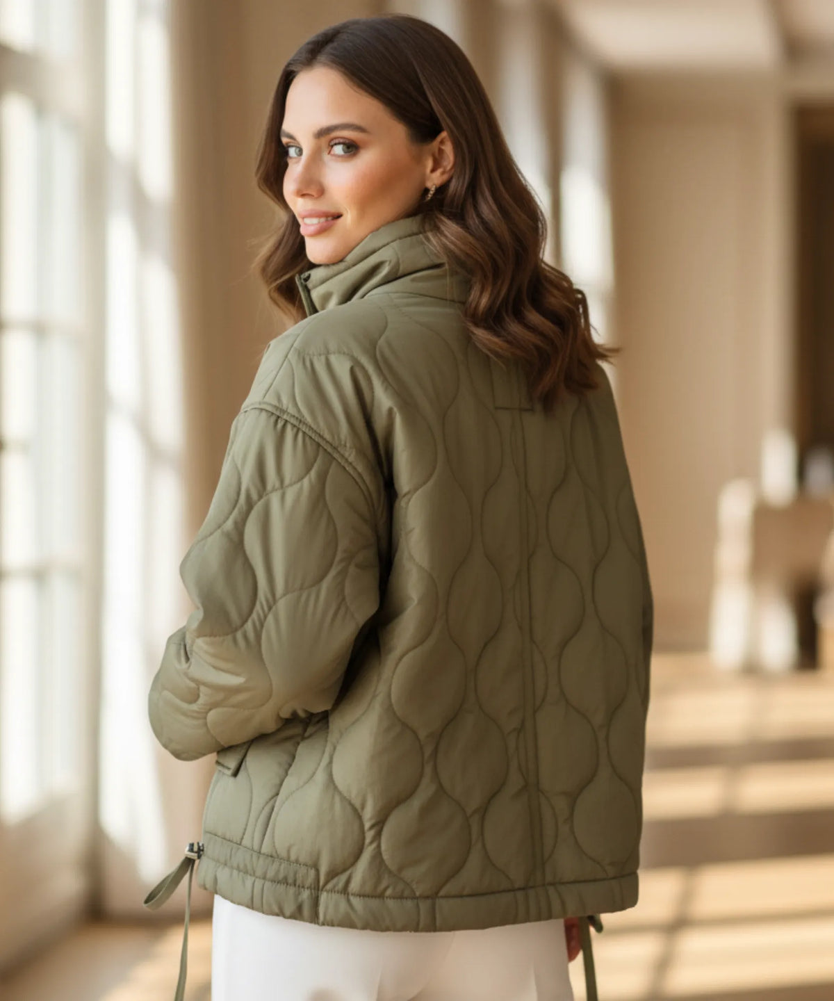 Schwarze oversized Winterjacke mit verstellbaren Bündchen