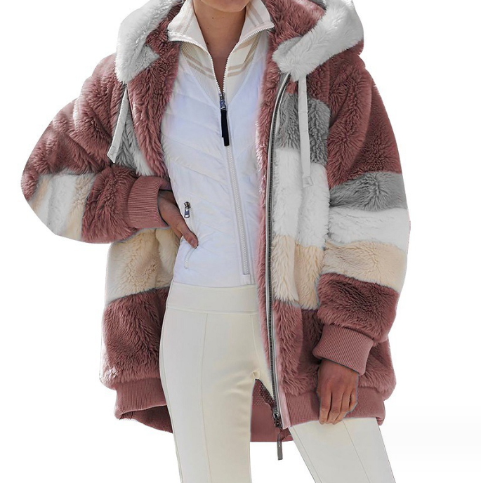 Vivka Multicolor-Plüschjacke – kombiniert mit lässigem Outfit