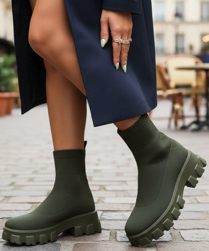 Slip-on Sockenstiefel für Damen mit grober Gummisohle in Schwarz