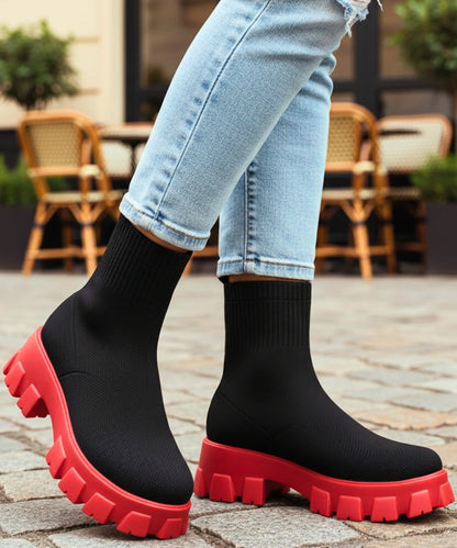 Weißer Strick-Sockenstiefel mit cleaner minimalistischer Silhouette