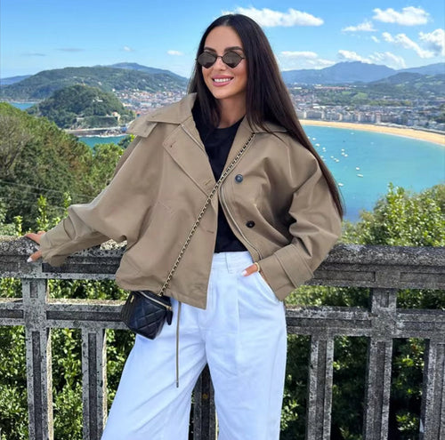Vera Damen-Trenchcoat in Beige – kurze taillierte Passform mit Kapuze