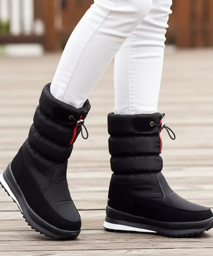 Kira Schneestiefel Seitenreißverschluss Detailaufnahme schwarzer Puffer-Boot