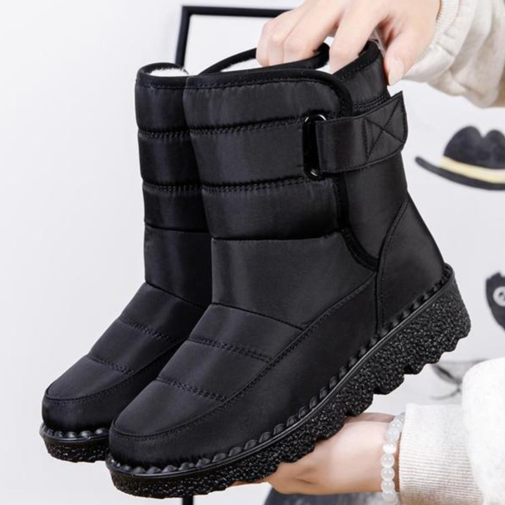 Seitenansicht der Kira Winterstiefel mit rutschfester Gummisohle
