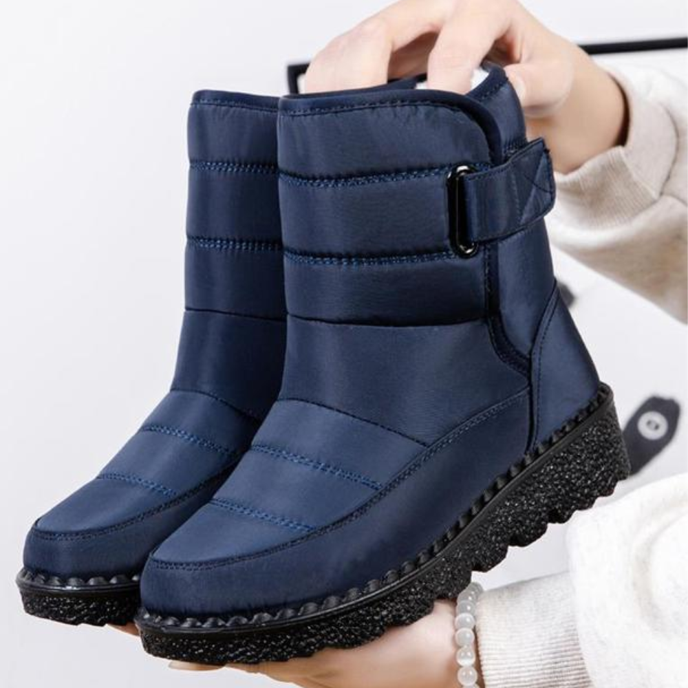 Detailaufnahme des weichen Fleece-Innenfutters der Kira Stiefel