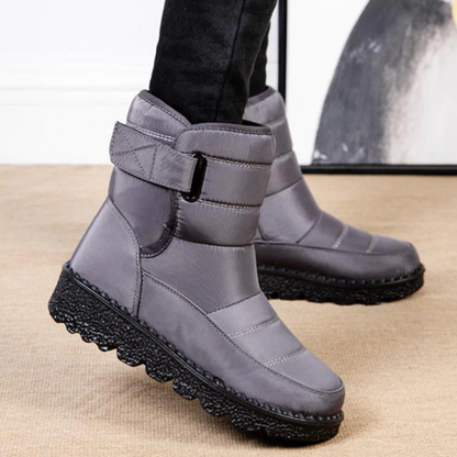 Nahaufnahme der rutschfesten Sohle der Kira Winterstiefel