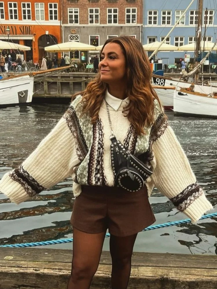 Damen-Zopfstrickpullover Svenja kombiniert mit Slim-Jeans