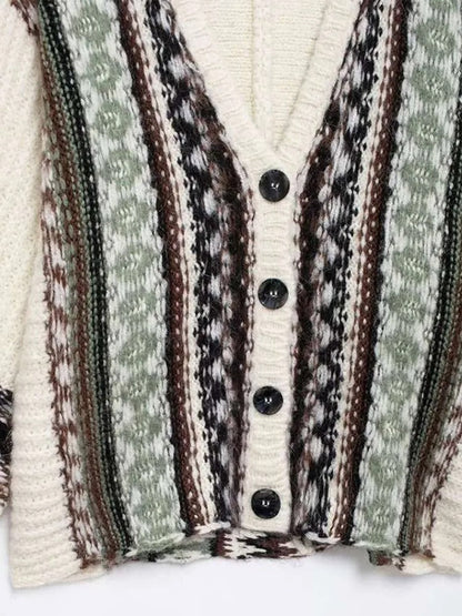 Weicher und wärmender Oversize-Pullover für Damen in Seitenansicht