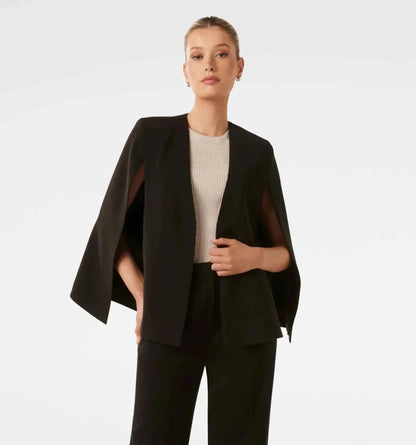 Elara Cape-Blazer in Schwarz – elegante Silhouette für Business-Looks