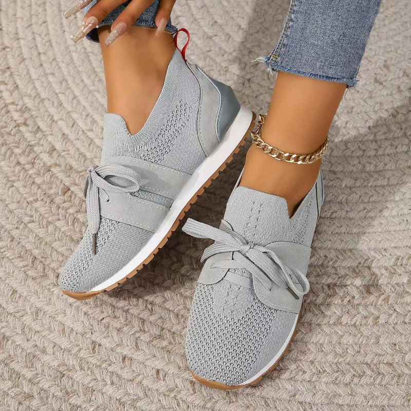 Fiona Damen Sneaker seitliche Ansicht – flexible Strickstruktur und leichte Sohle