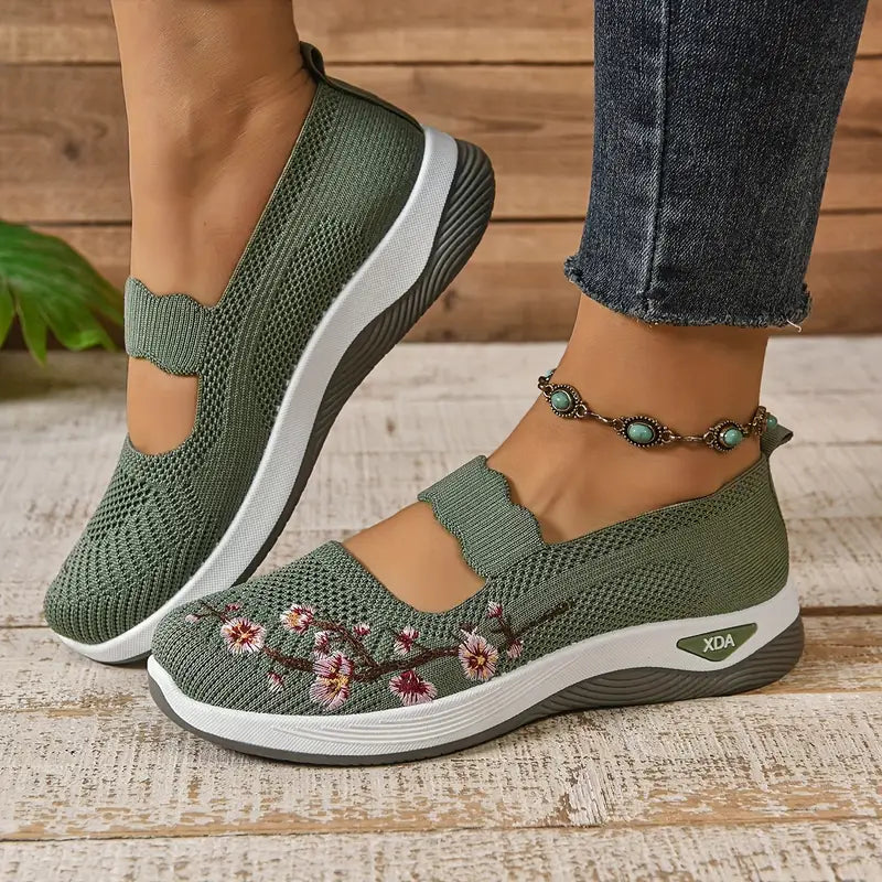 Fiora Hallux-Sneaker getragen im Alltags-Outfit