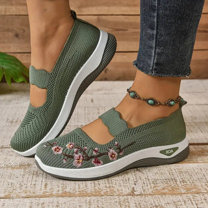 Fiora Hallux-Sneaker getragen im Alltags-Outfit