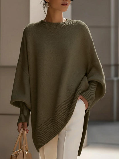 Strickponcho in Grau – kombiniert mit Denim für einen lässigen Look