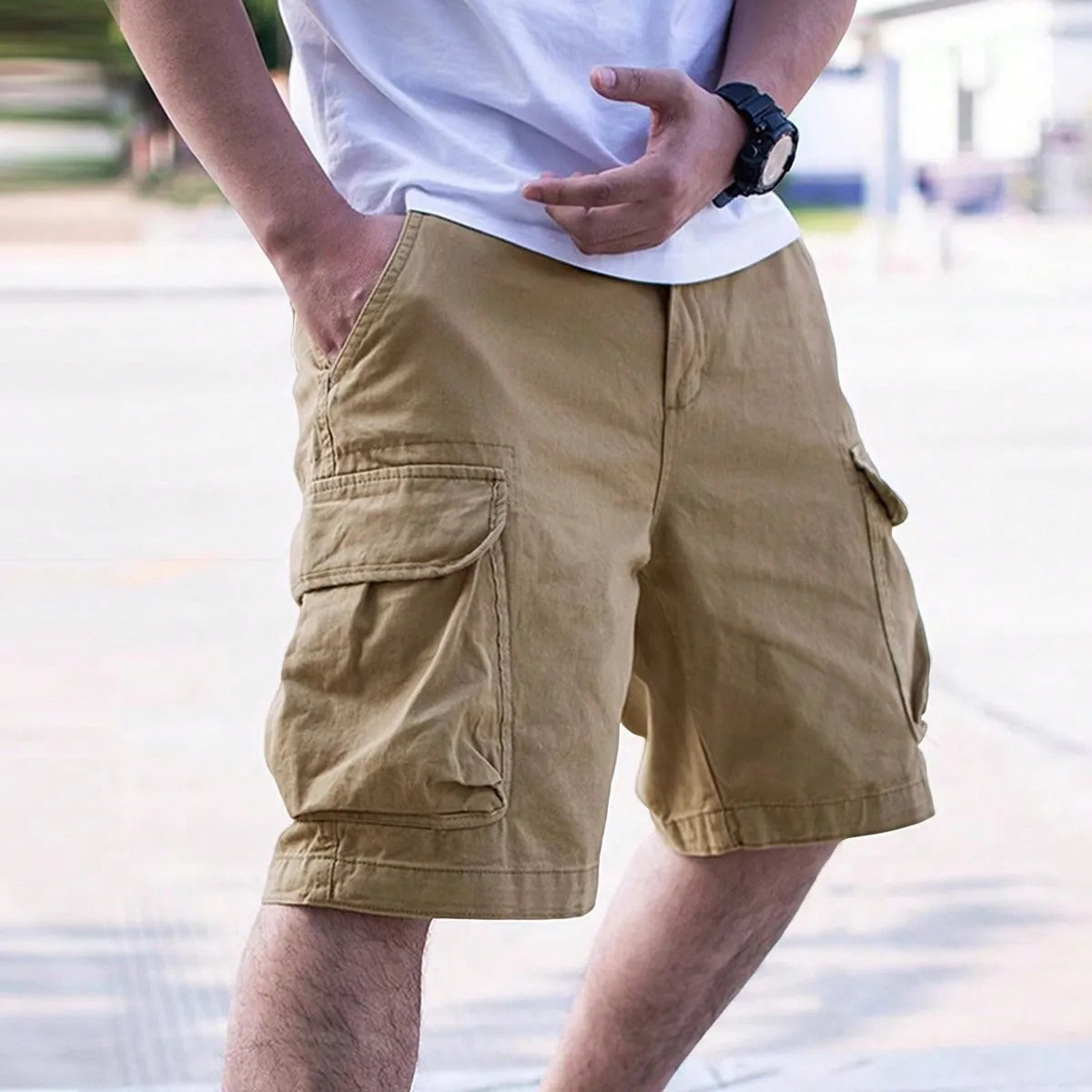 Herren Cargo-Shorts mit mehreren Taschen in Regular Fit – Vorderansicht