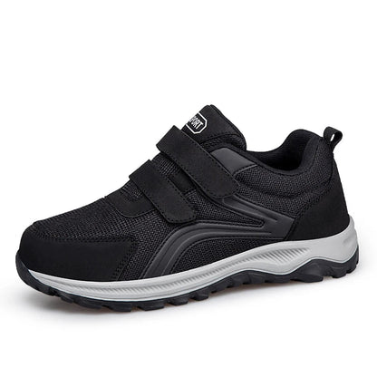 Leder- und Mesh-Kombination am Obermaterial der Walkingschuhe in Schwarz