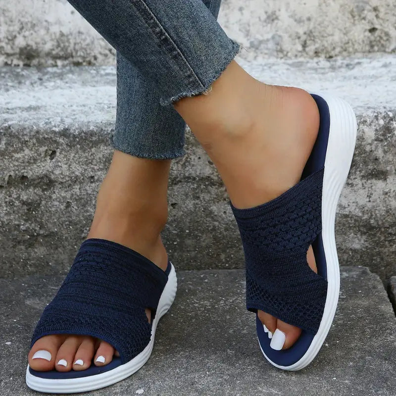 Larissa Damen orthopädische Slides in Blau mit offenem Slip-On-Design