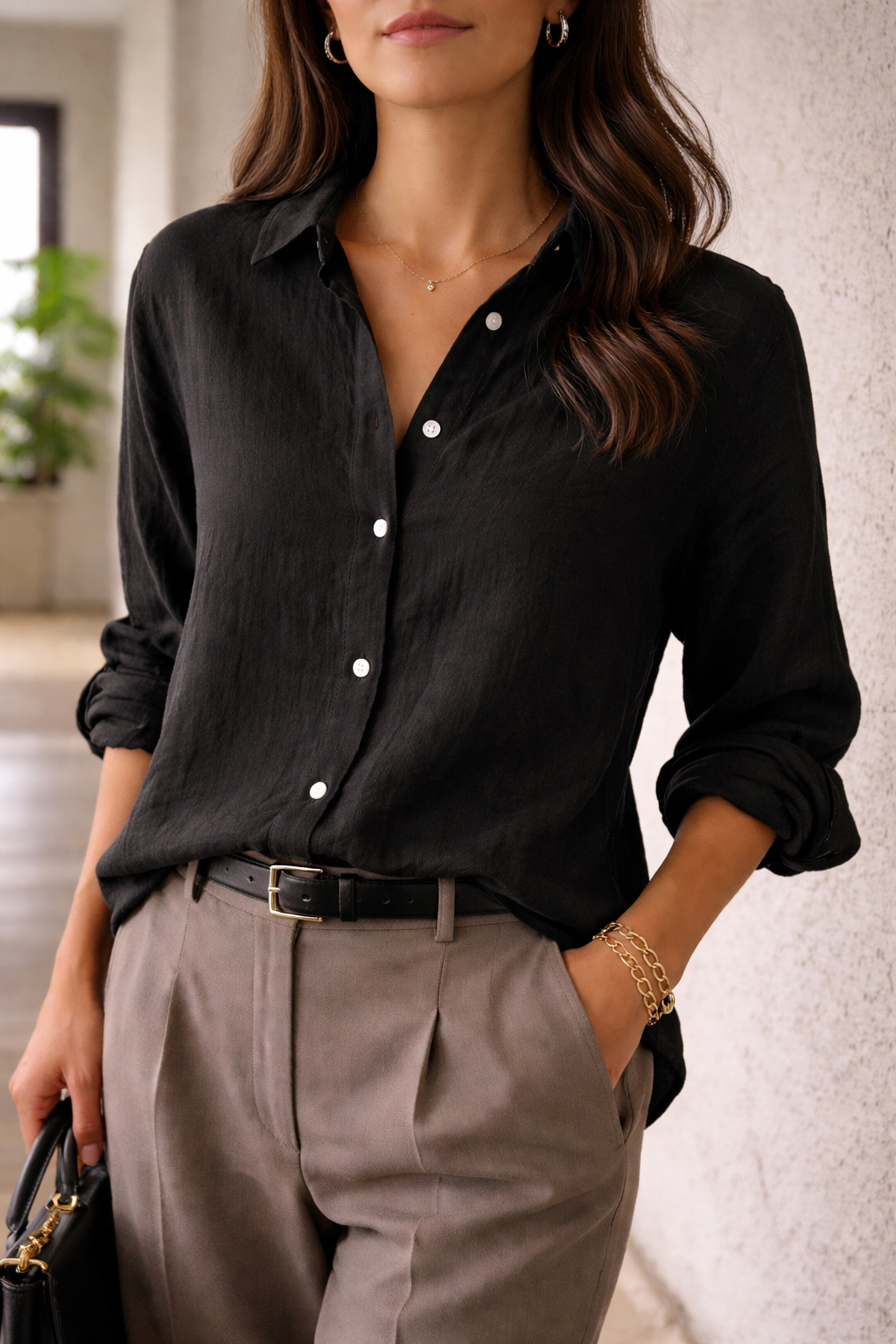 Lena Damen-Bluse kombiniert mit Jeans und Sandalen – Sommeroutfit
