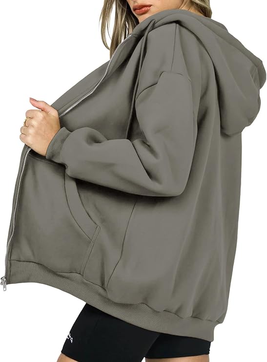 Lena Oversized Hoodie in Schwarz mit abfallenden Schultern